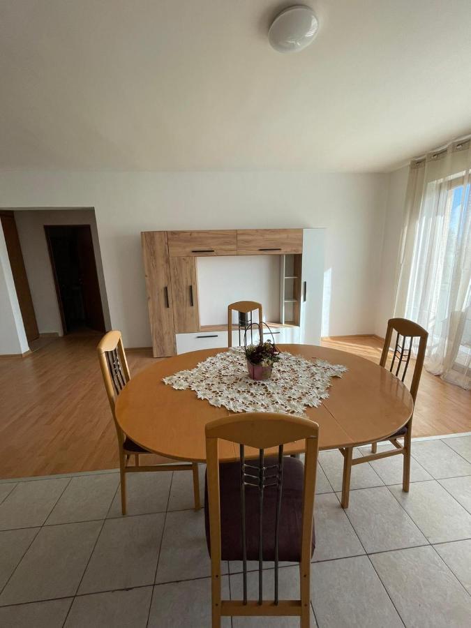 2Br Cosy Apart Satu Mare Exterior photo